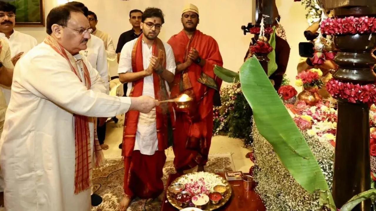 马哈拉施特拉邦：火灾发生后，人民党主席Nadda从浦那的Ganesh pandal撤离