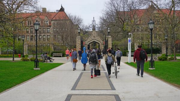 在过去的80年里，大学招生发生了怎样的变化