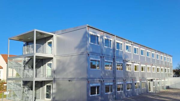 哈特的Weilheim小学临时建筑完工