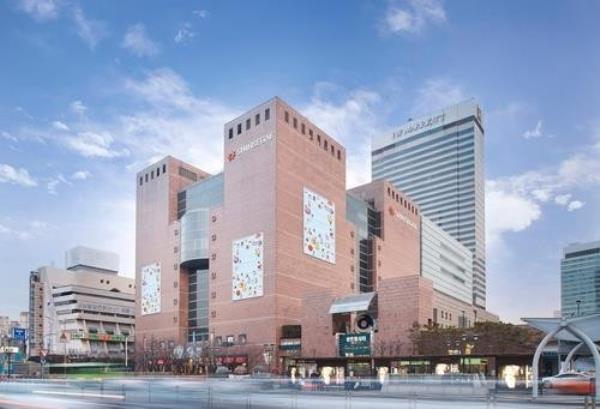 (LEAD)新世界第一季度净增长0.8%，得益于股票收益